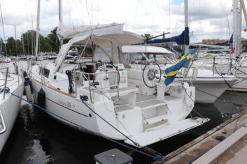 Beneteau Oceanis 38